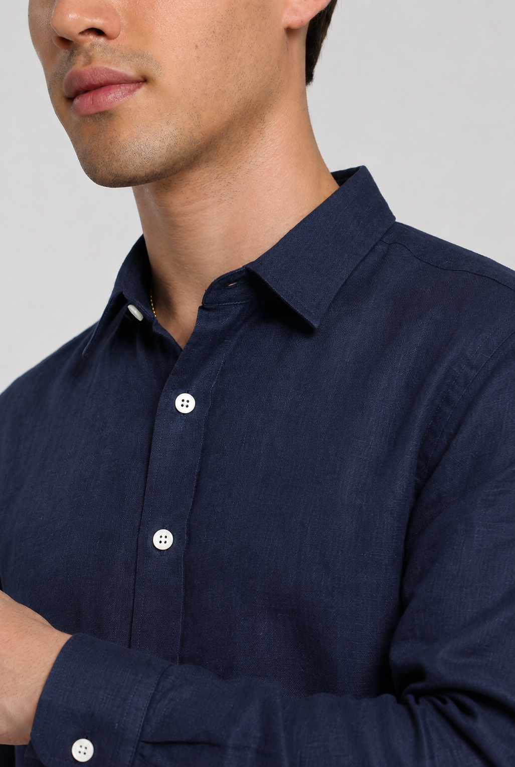 Close-up of navy blue linen slim fit shirt | Duch Clothing