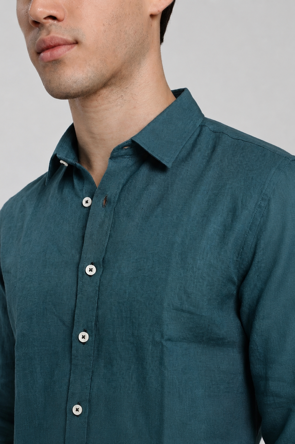 Close-up of teal blue linen slim fit shirt | Duch Clothing
